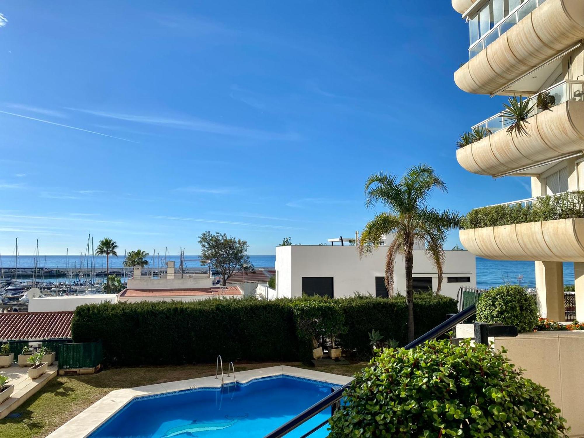 Seafront In Marbella With Pool And Garage Leilighet Eksteriør bilde