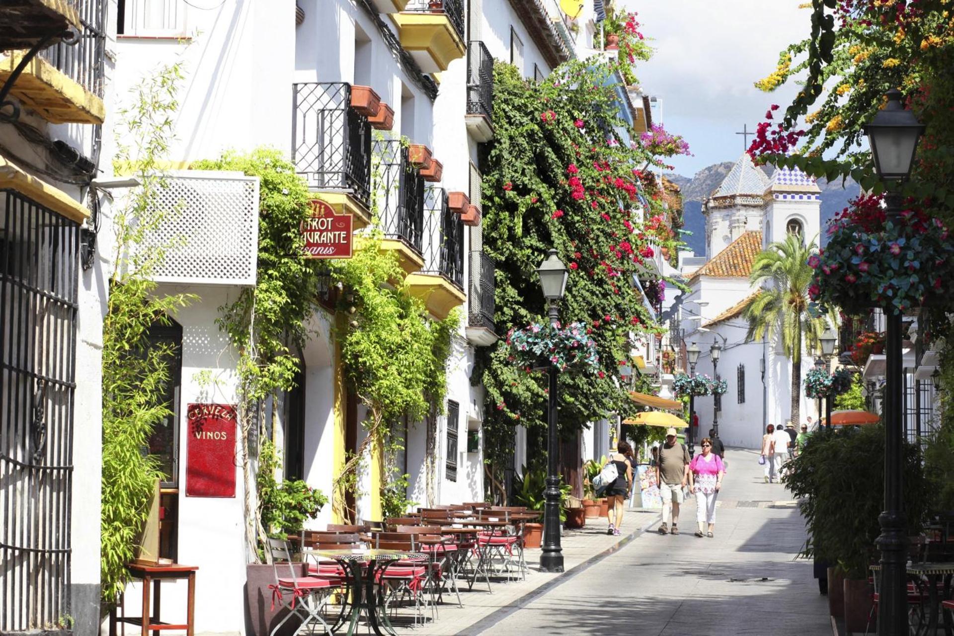 Seafront In Marbella With Pool And Garage Leilighet Eksteriør bilde